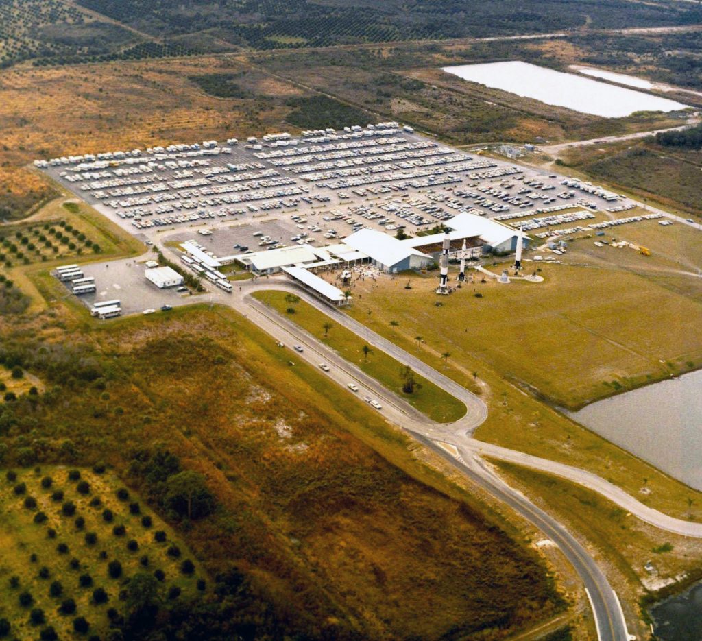 Visitor Information Center (Frueauff Building on left)