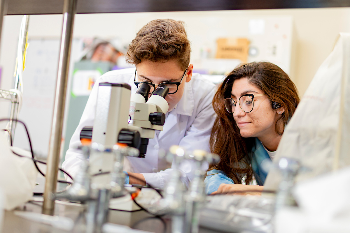4 Projects Prepping Seniors for Careers in Biomedical and Chemical Engineering/Sciences