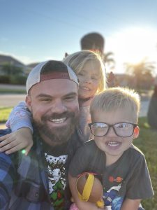 Triple Florida Tech Alumnus Kaleb Smith with his family.