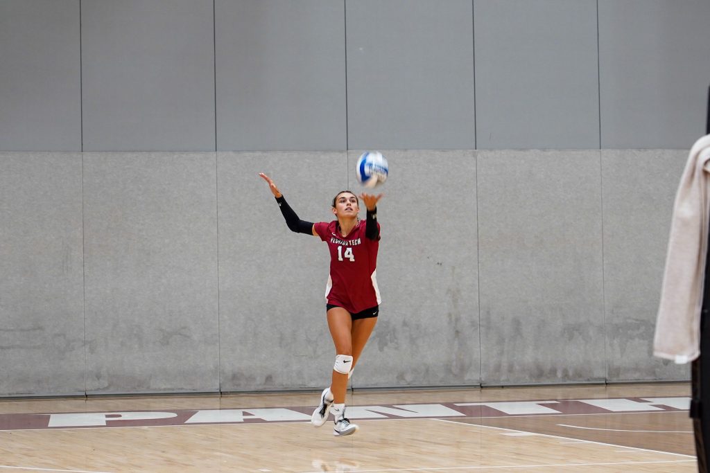 Florida Tech volleyball player Josie Keenan, daughter of Christine Keenan ’93 and Brian Keenan ’93.