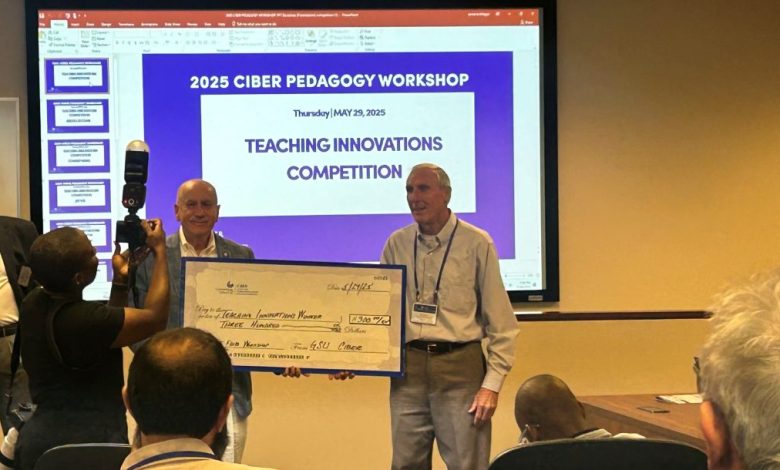 Photo of Muth Honored for Innovative Teaching at Business Pedagogy Workshop